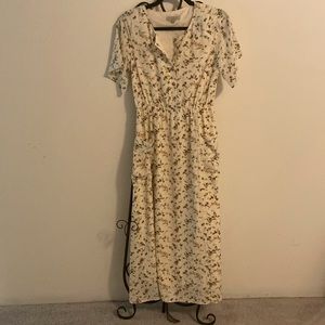 Cream floral dress with elastic waist and pockets